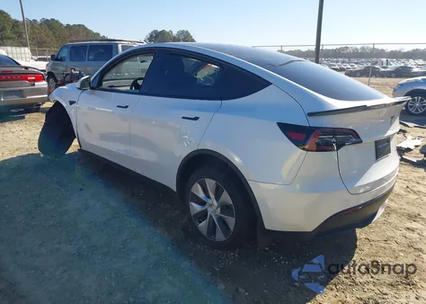 2023 Tesla Model Y Awd/Long Range Dual Motor All-Wheel Drive z USA, uszkodzony, nr VIN 7SAYGDEE7PF660352